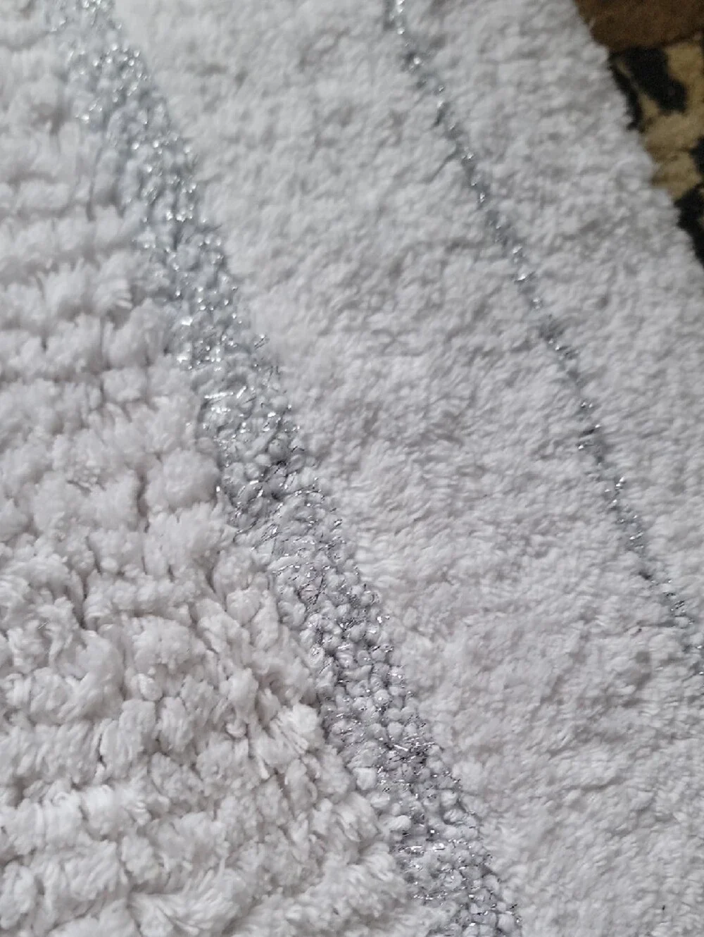 Plush White Bath Mat with Silver Accent - Unbranded